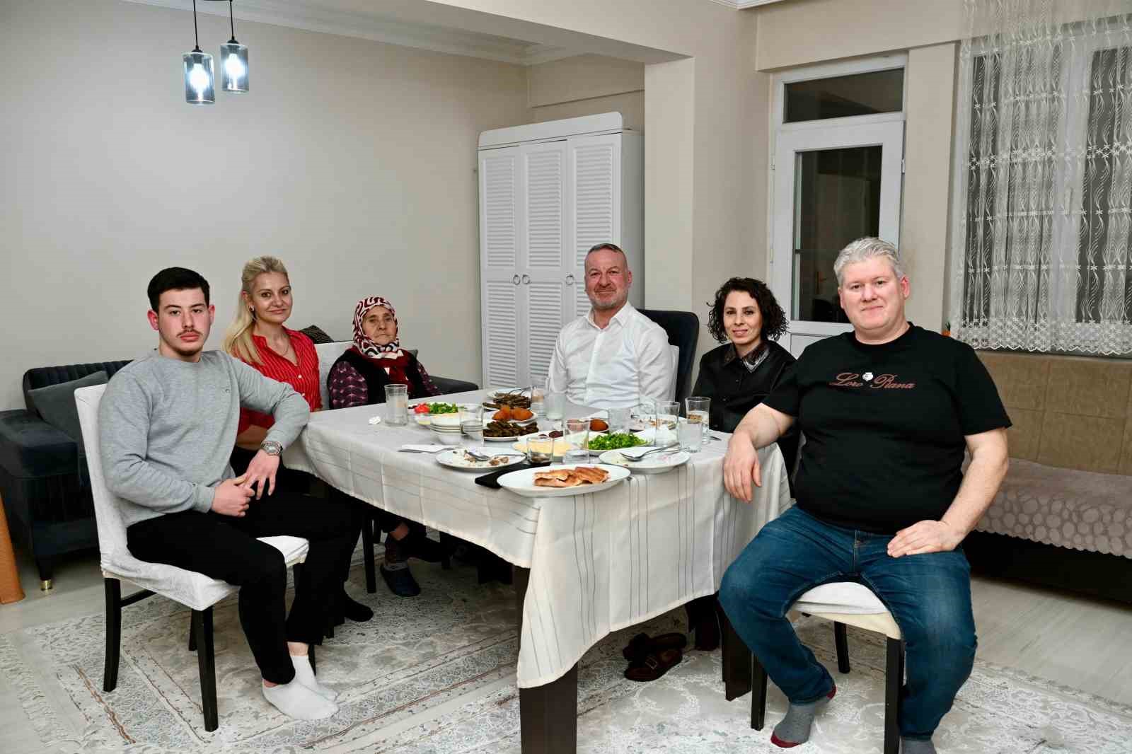 Başkan Karabatı gönül sofrasında buluştu