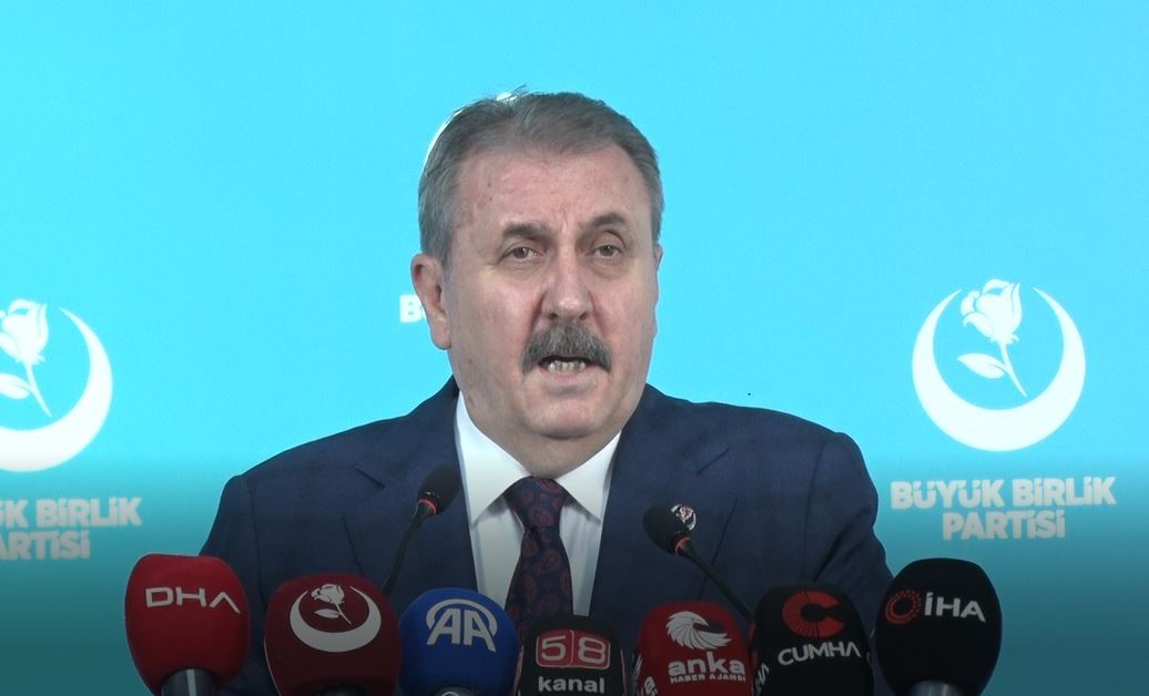 BBP Genel Başkanı Destici: "Bu millet ne kimliğinden ne de inançlarından asla vazgeçmeyecektir"