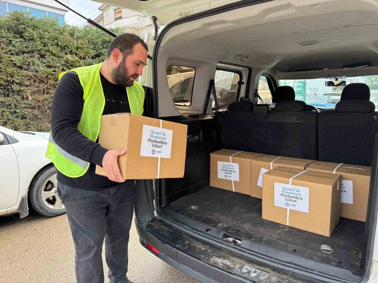 Başkan Erol: "Ramazan&rsquo;da g&ouml;n&uuml;llere dokunan desteklerimizi s&uuml;rd&uuml;r&uuml;yoruz"
