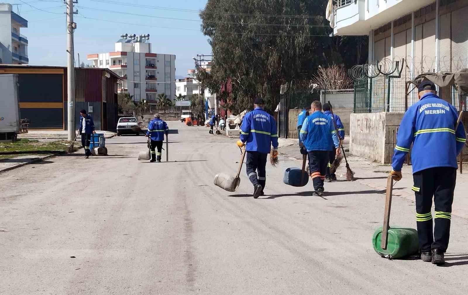 Akdeniz Belediyesinden 65 mahallede aralıksız temizlik