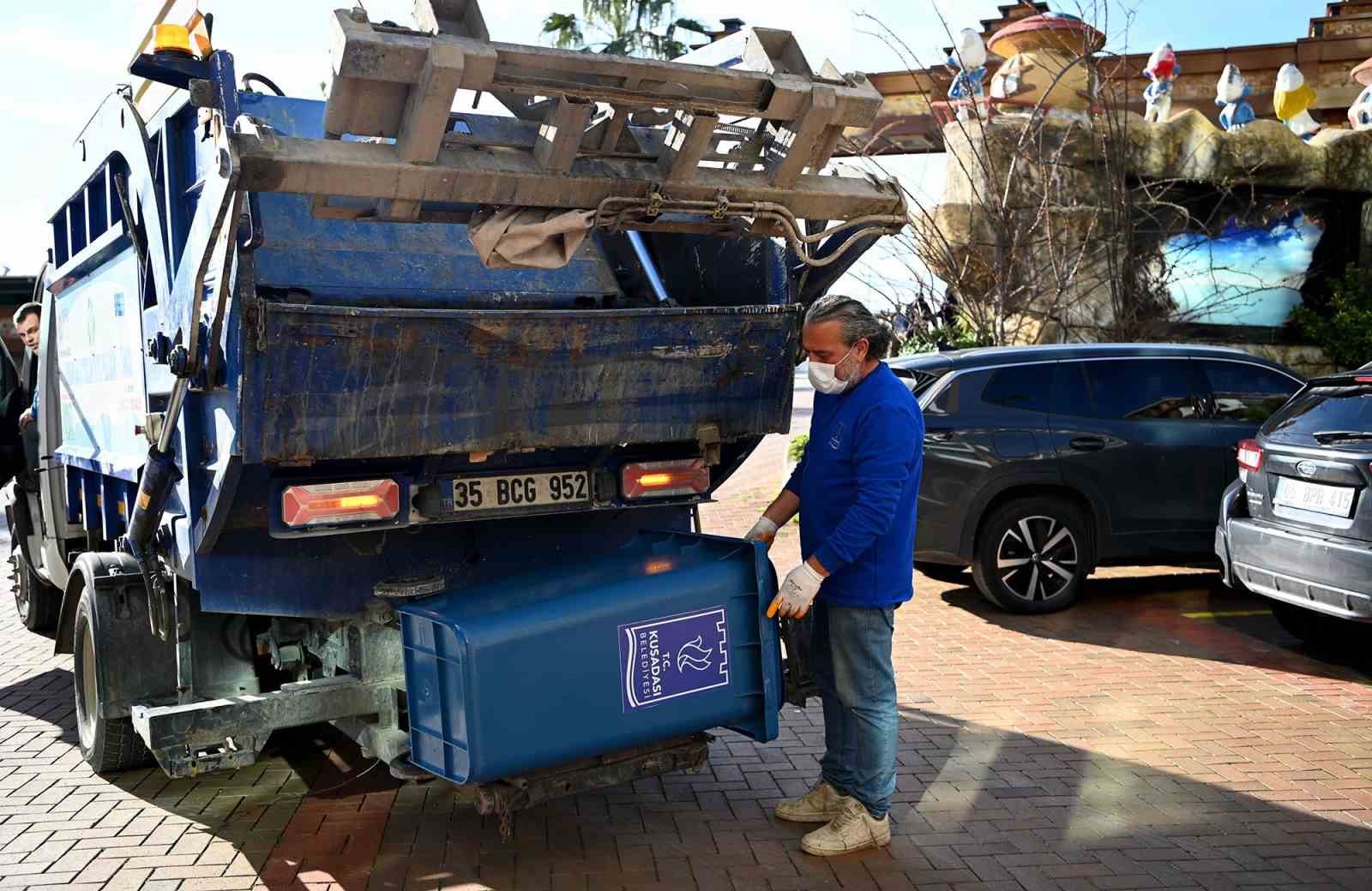 Kuşadası’nda geri dönüştürülebilir atıklar toplandı