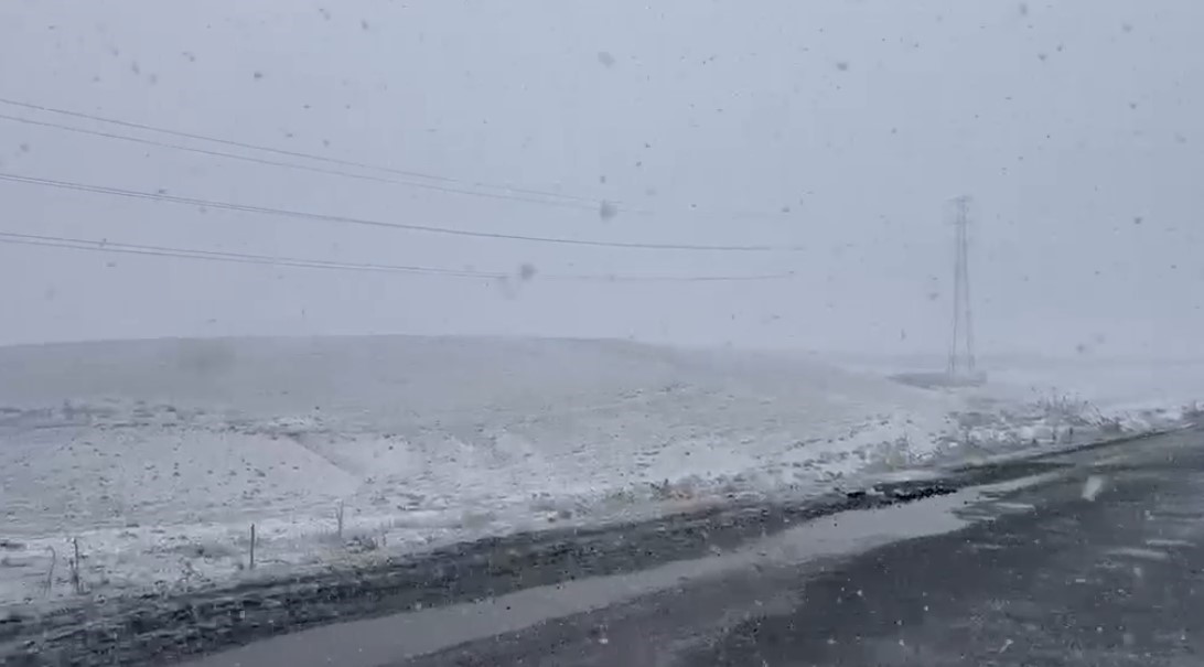 Türkiye’nin en kurak ilçelerinden Karapınar’da kar sevinci