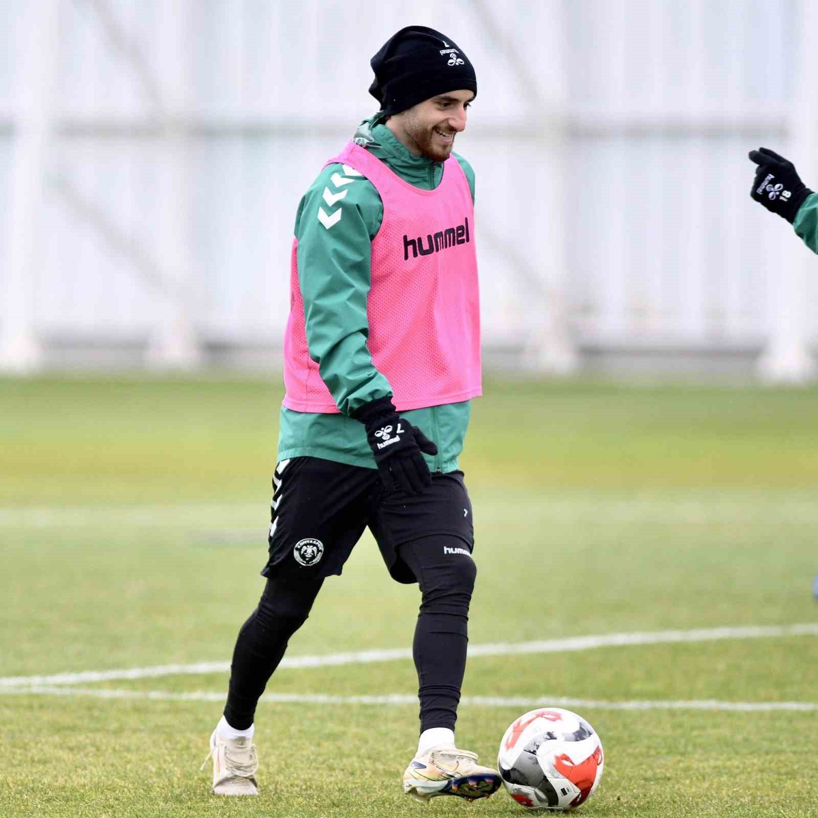 Konyaspor, Başakşehir ma&ccedil;ı hazırlıklarını s&uuml;rd&uuml;r&uuml;yor
