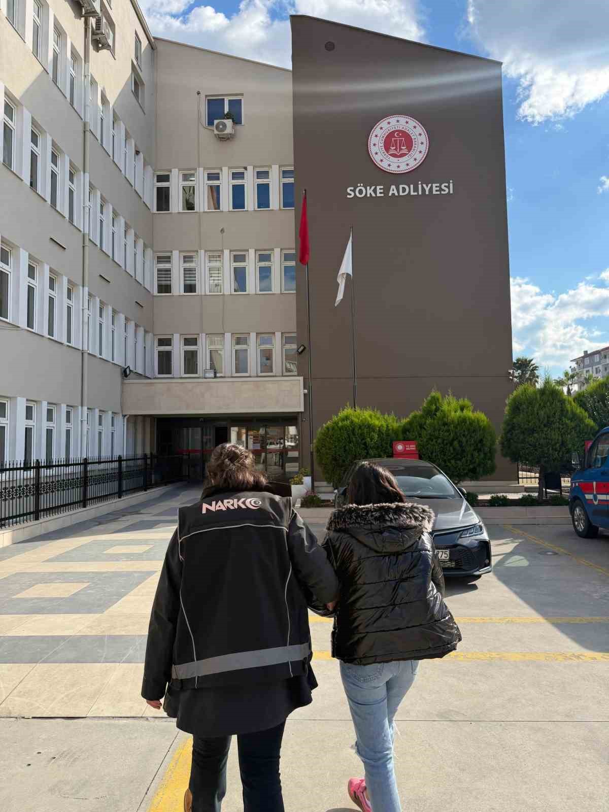 Yolcu otob&uuml;s&uuml;nde uyuşturucu ele ge&ccedil;irildi
