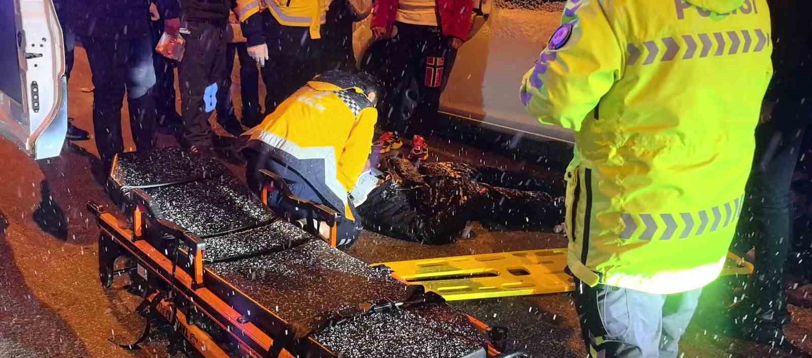 Kar yağışı kazayı beraberinde getirdi: Motokurye yaralandı
