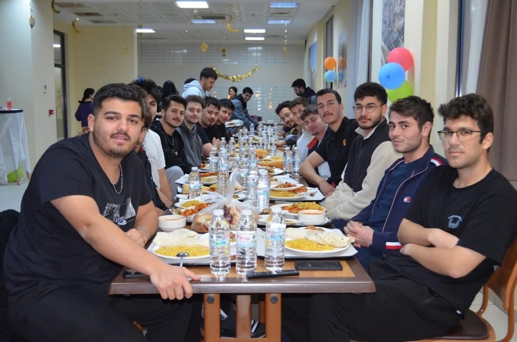 Bayındır Kaymakamı Murat Mete &ouml;ğrencilerle iftarda buluştu
