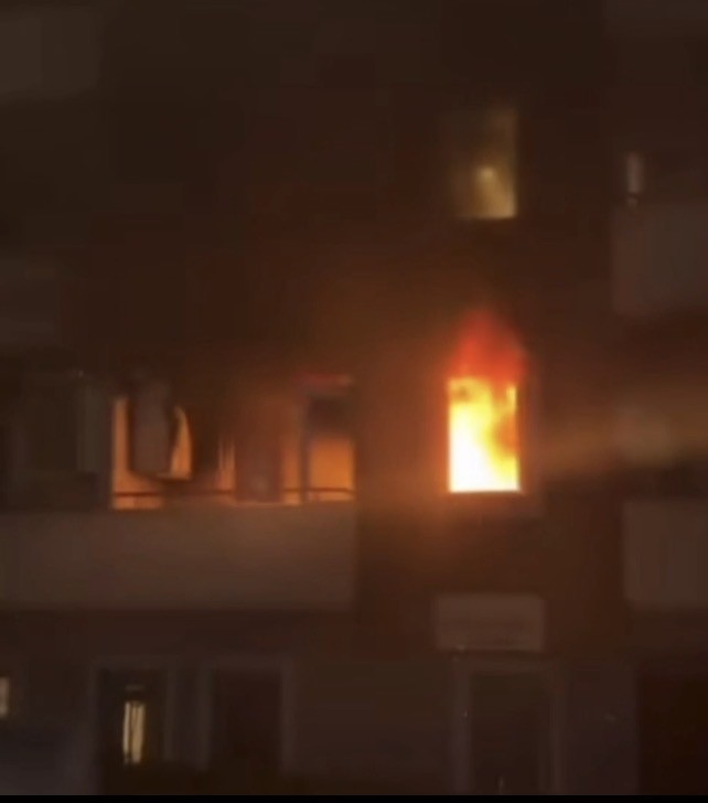 Bursa&rsquo;da apartman dairesi alev alev yandı
