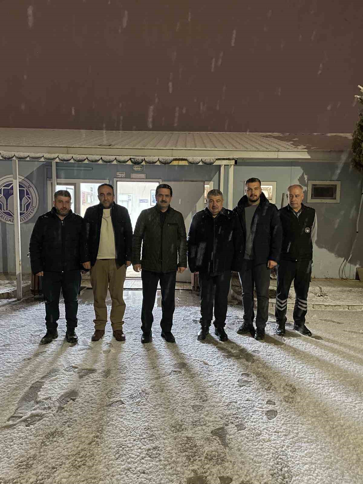 Battalgazi&rsquo;de kar yağışı sonrası ekipler sahada
