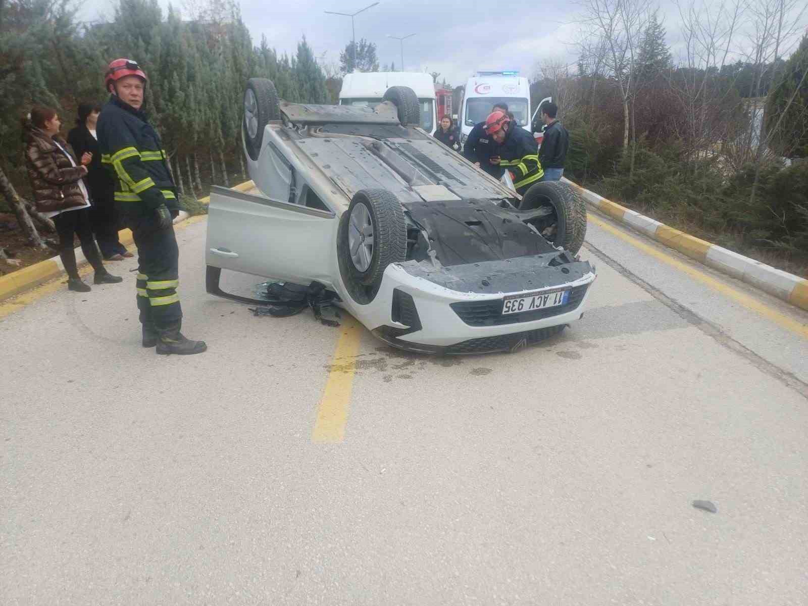 Bilecik’te takla atan araçtan burnu bile kanamadan çıktı