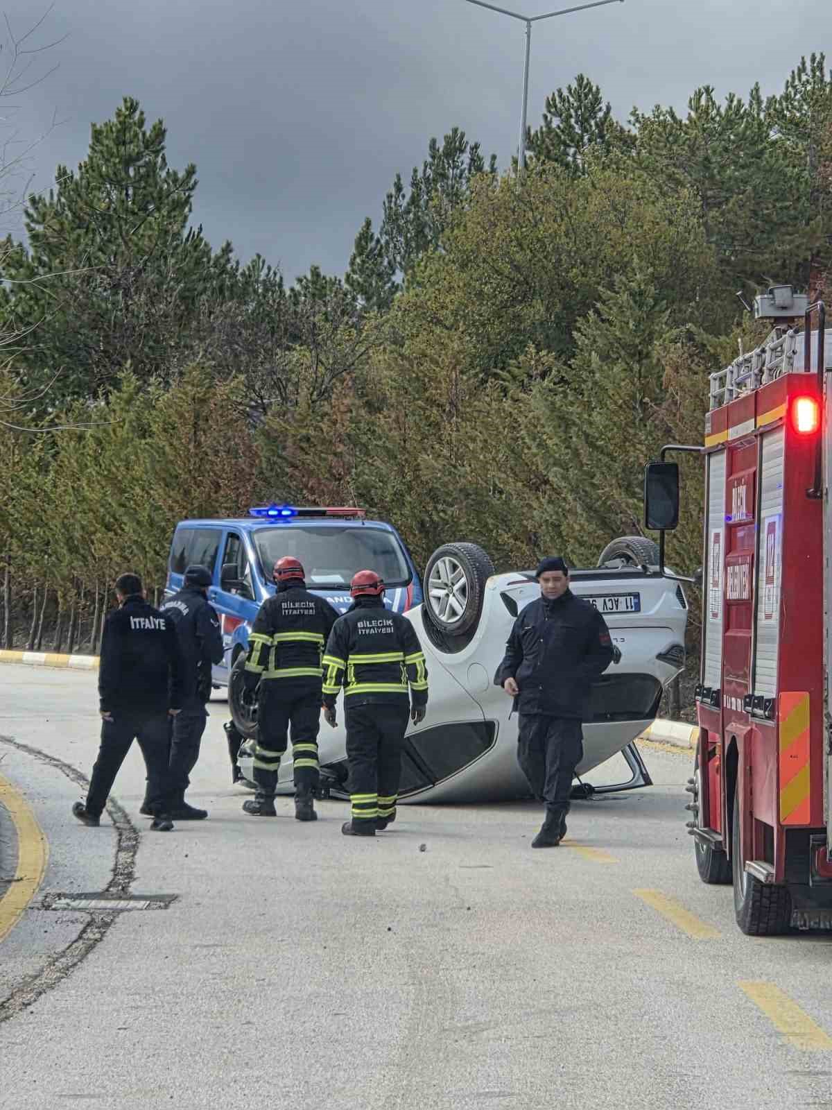 Bilecik&rsquo;te takla atan ara&ccedil;tan burnu bile kanamadan &ccedil;ıktı
