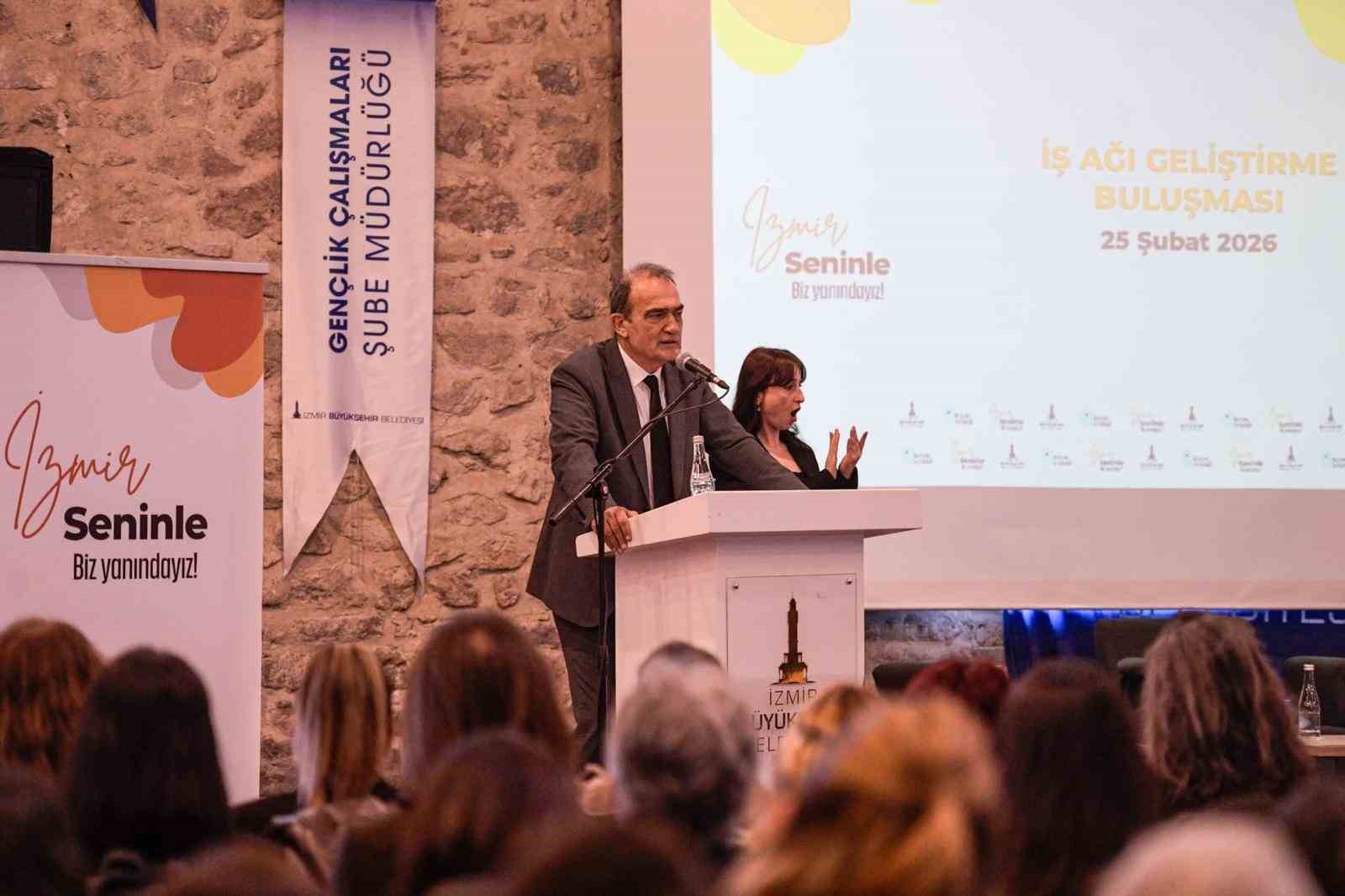 "İzmir Seninle" ile gen&ccedil;lere g&uuml;&ccedil;l&uuml; kariyer k&ouml;pr&uuml;s&uuml;
