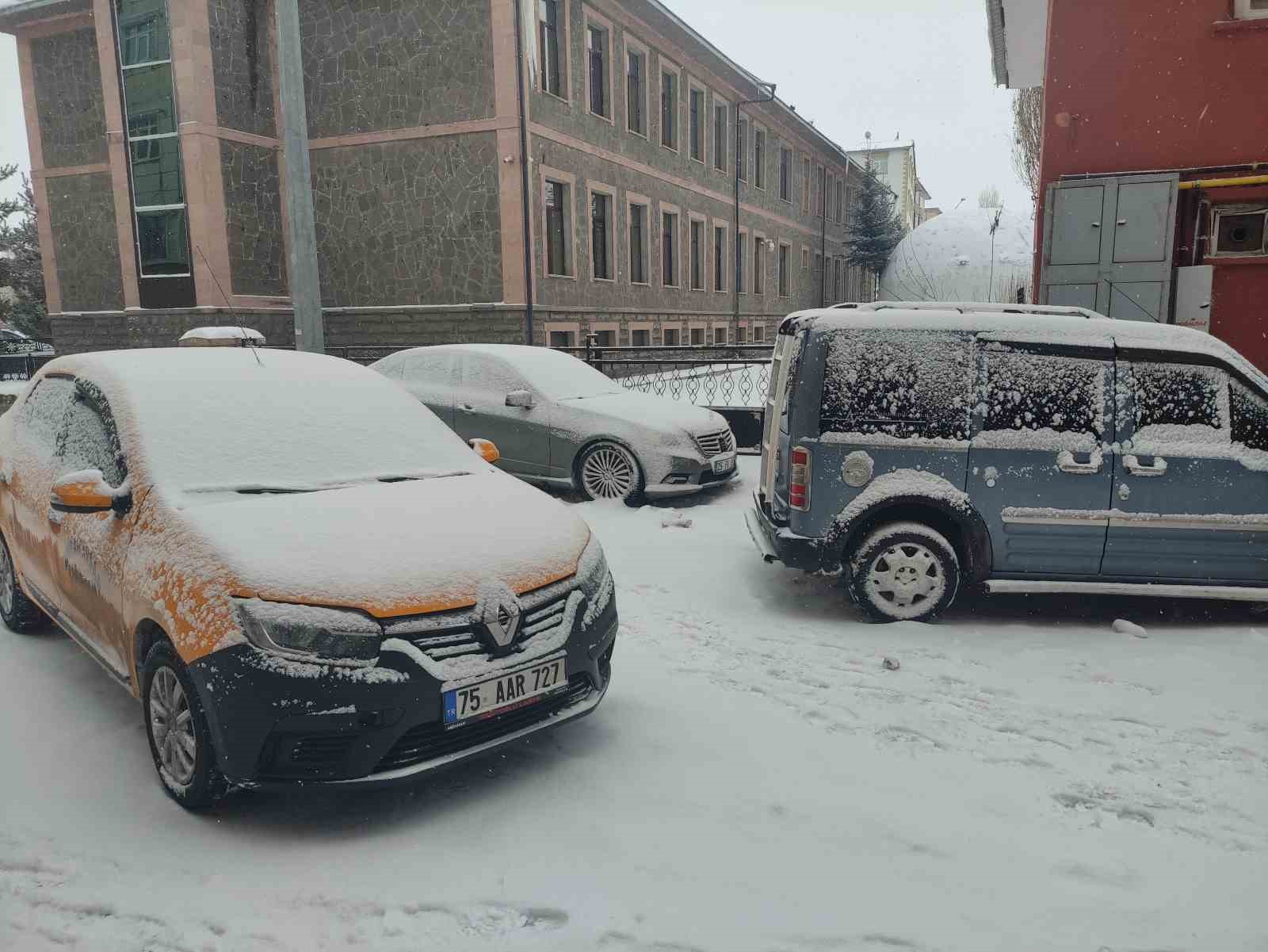 Ardahan yeniden beyaza b&uuml;r&uuml;nd&uuml;
