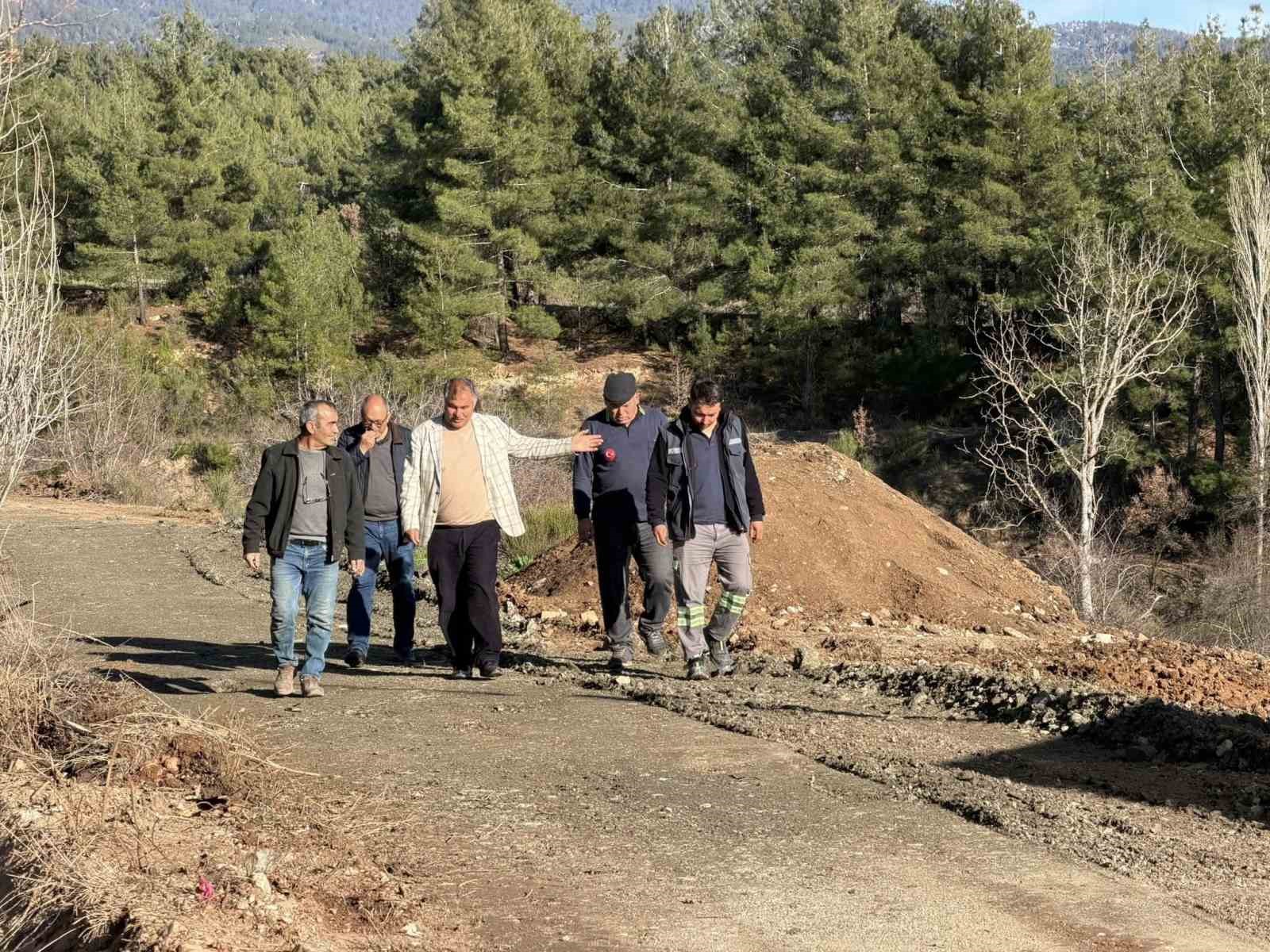 Beyağa&ccedil;&rsquo;ta arazi yolları d&uuml;zenleniyor
