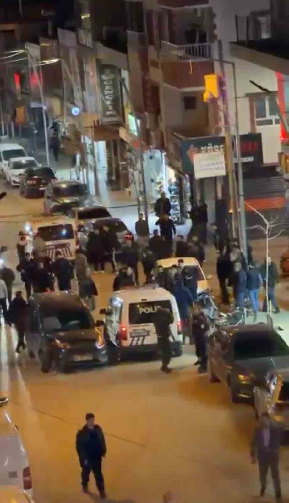 Siirt&rsquo;te iki otomobil kafa kafaya &ccedil;arpıştı
