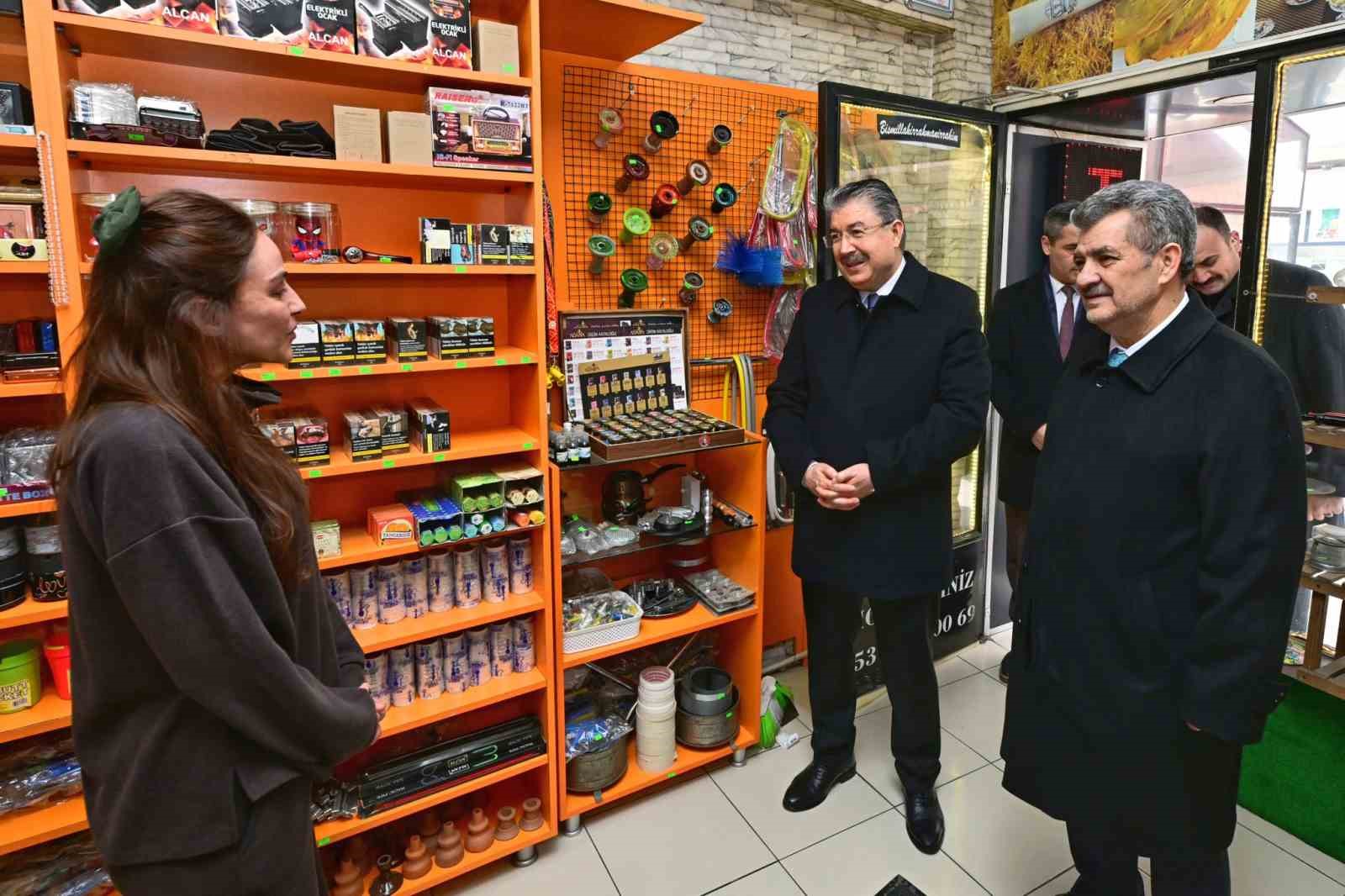 Vali Yılmaz&rsquo;ın esnaf ziyaretleri s&uuml;r&uuml;yor
