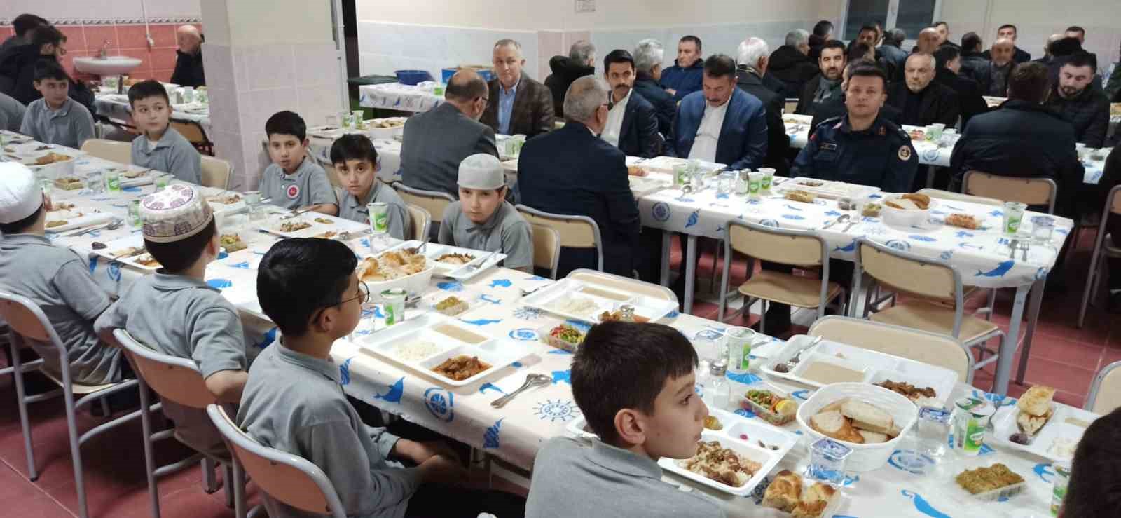 G&uuml;rb&uuml;zler Kur&rsquo;an Kursunda bir araya geldiler
