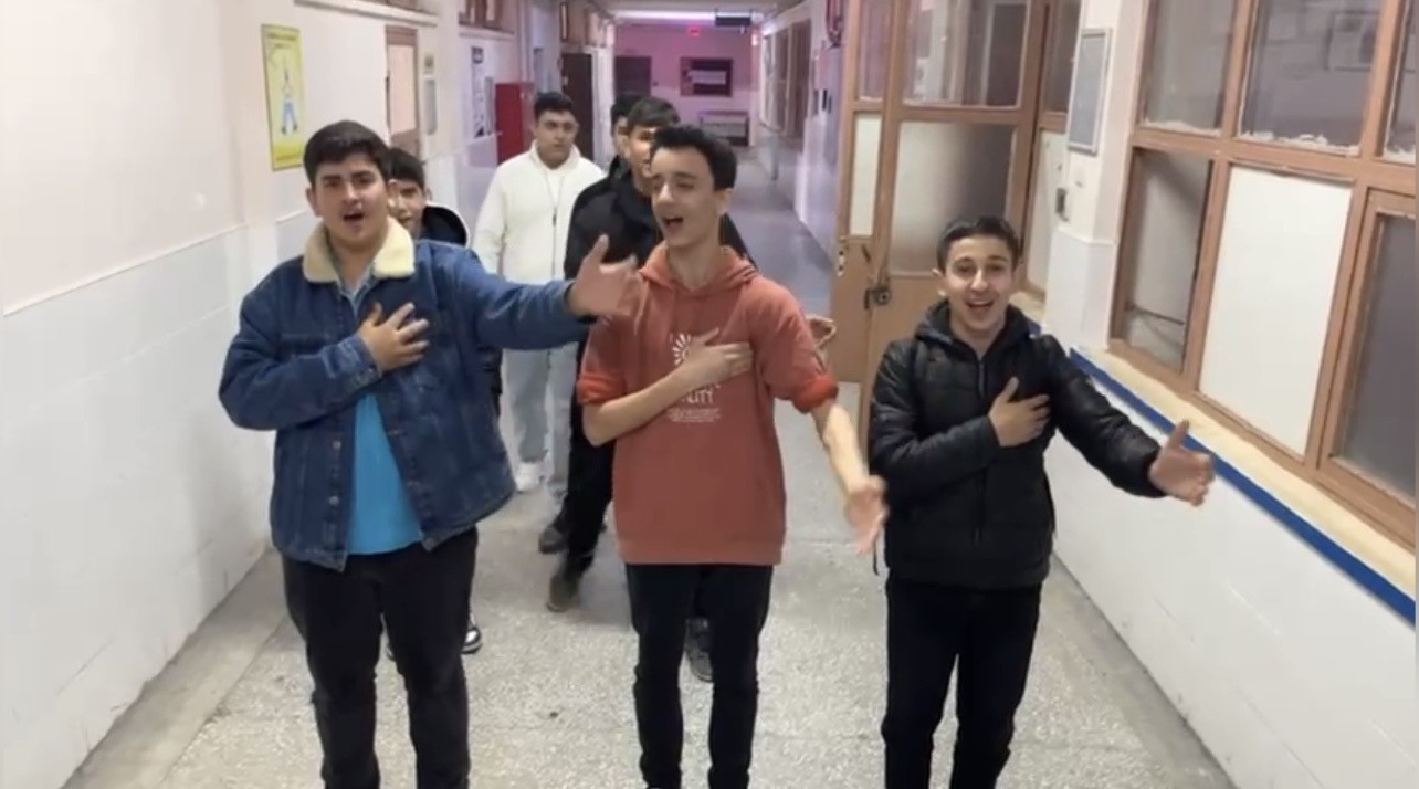 Osmaniye&rsquo;de okullarda Ramazan coşkusu: &Ouml;ğrenciler ilahiye hep bir ağızdan eşlik etti
