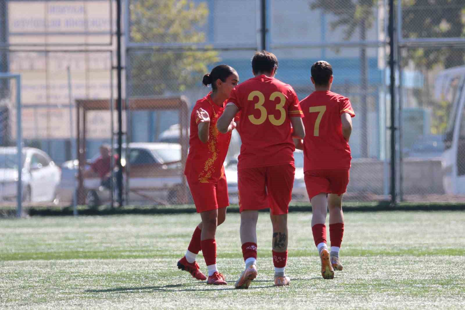 Kayseri Kadın FK, 14 ma&ccedil;ta 86 gol attı
