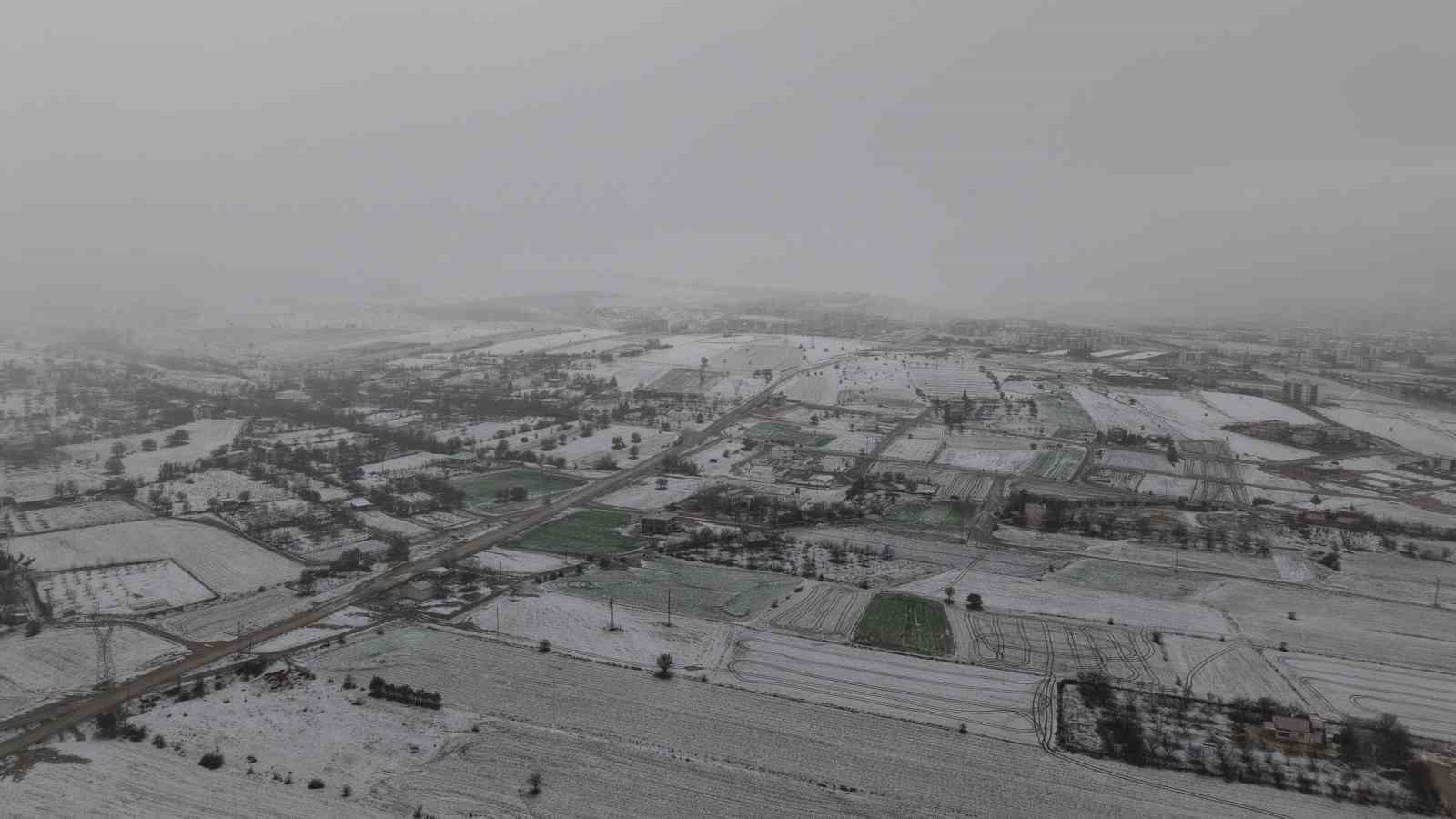 Beyaza b&uuml;r&uuml;nen Elazığ havadan g&ouml;r&uuml;nt&uuml;lendi
