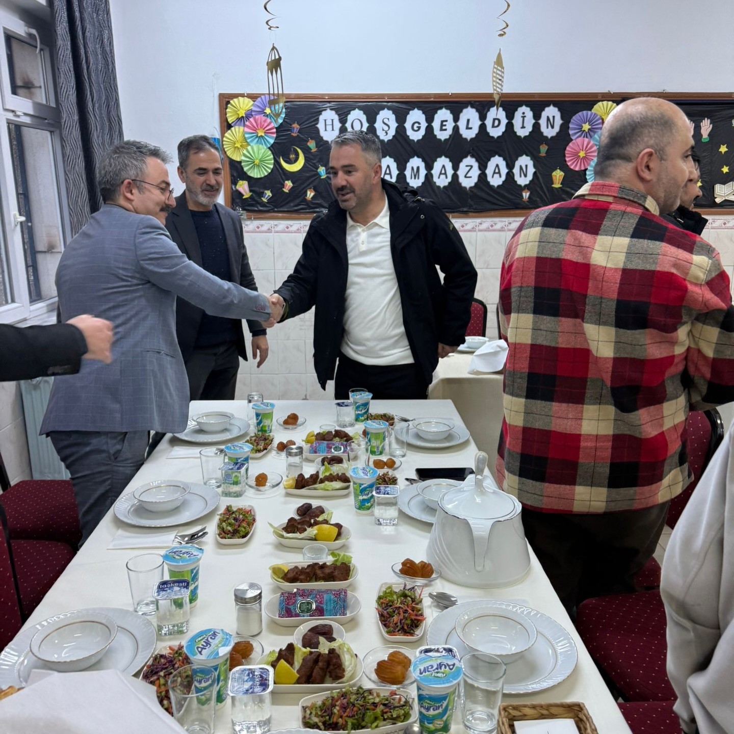 Pursaklar Belediye Başkanı &Ccedil;etin, &ouml;ğrencilerle iftar yaptı
