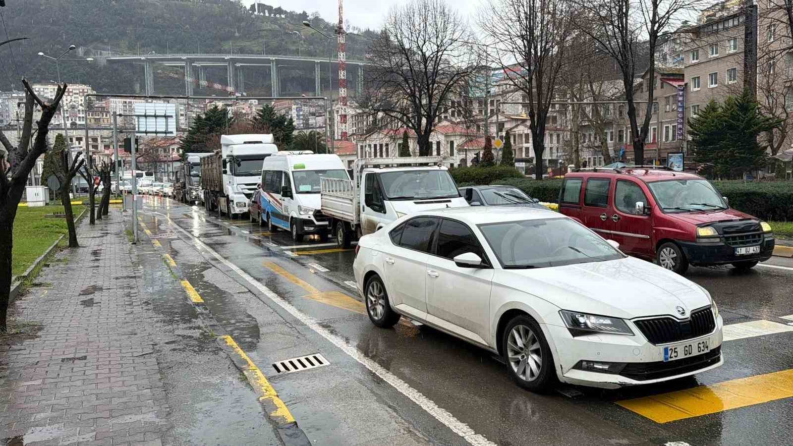 Trabzon Çömlekçi Tüneli’nde kaza: 2 yaralı