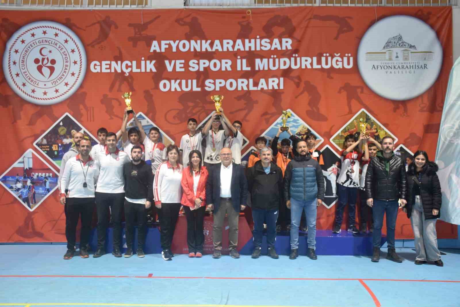 Yıldız Erkekler Floor Curling&rsquo;de Osmank&ouml;y Ortaokulu birinci oldu
