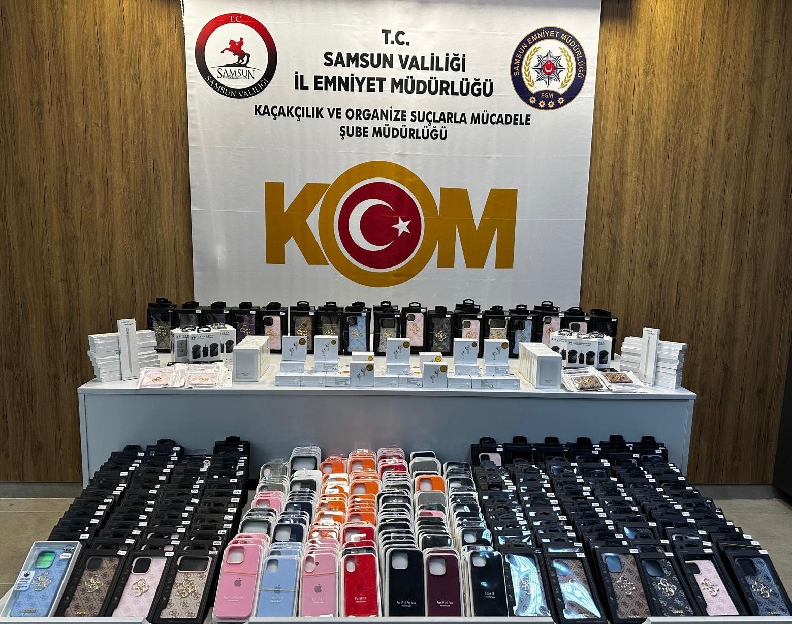 Samsun’da 1 milyon TL’lik kaçak elektronik eşya ve aksesuarı ele geçirildi