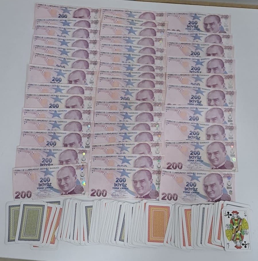 Bafra ve &Ccedil;arşamba&rsquo;da kumar baskını: 7 kişiye 81 bin TL ceza
