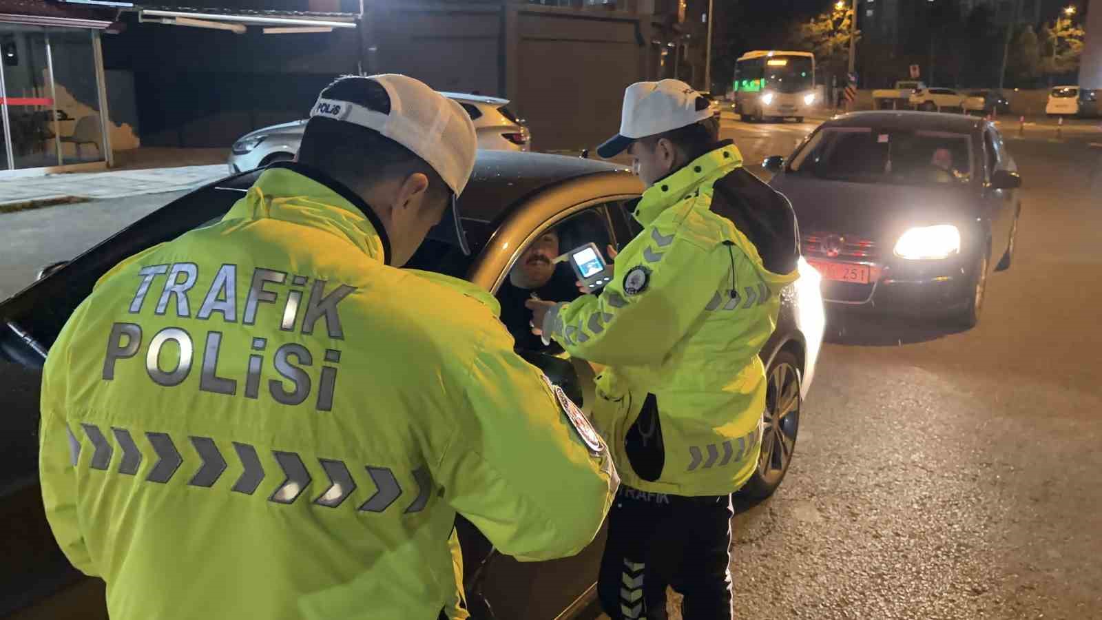 Alkoll&uuml; şahsın ehliyeti iptal edildi
