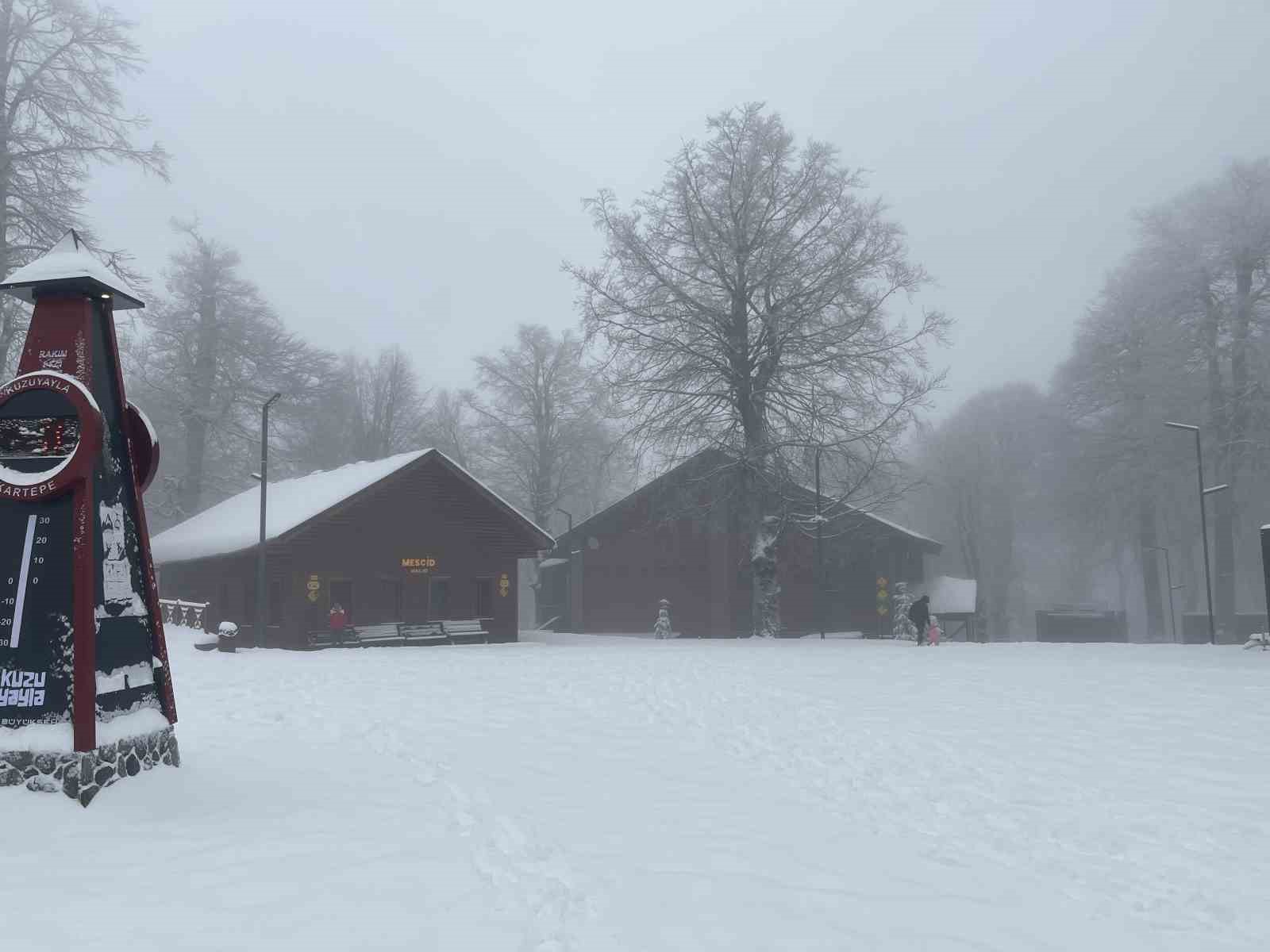 Kartepe&rsquo;de kar yeniden etkisini g&ouml;sterdi
