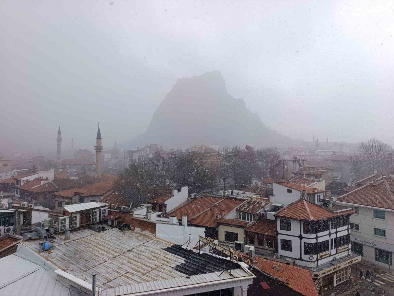 Afyonkarahisar’da kar yağışı