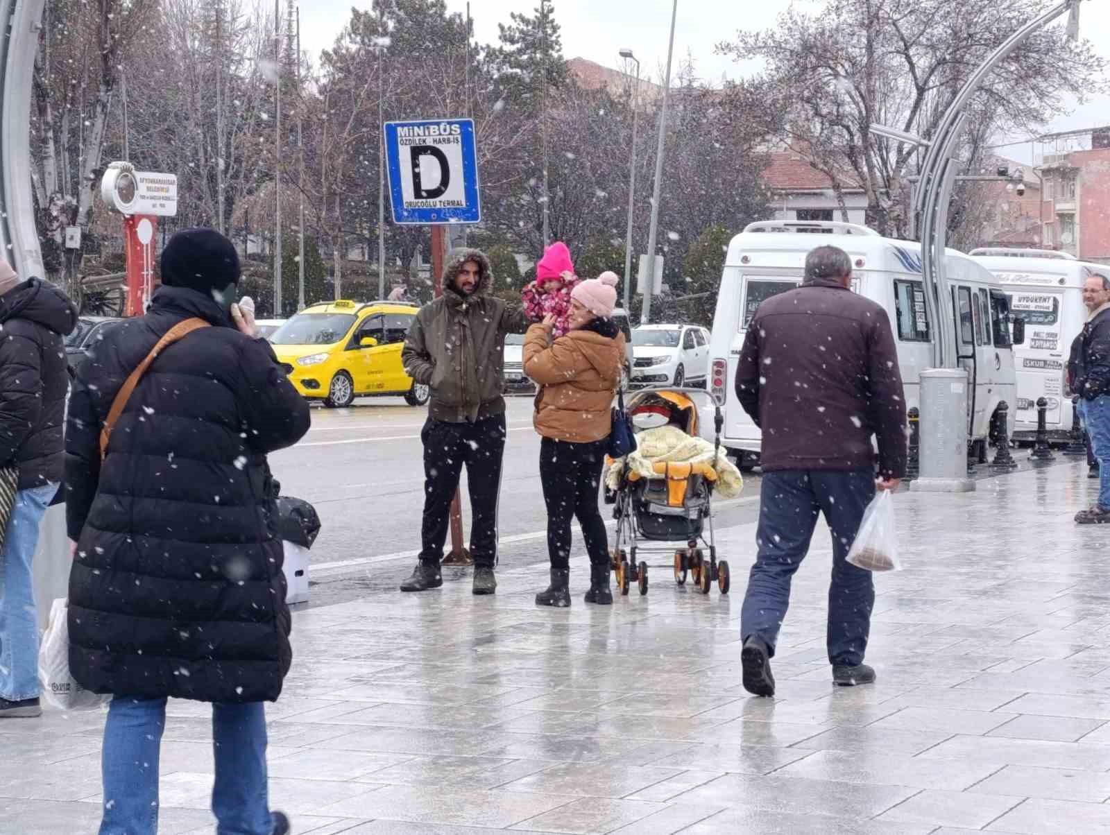 Afyonkarahisar&rsquo;da kar yağışı
