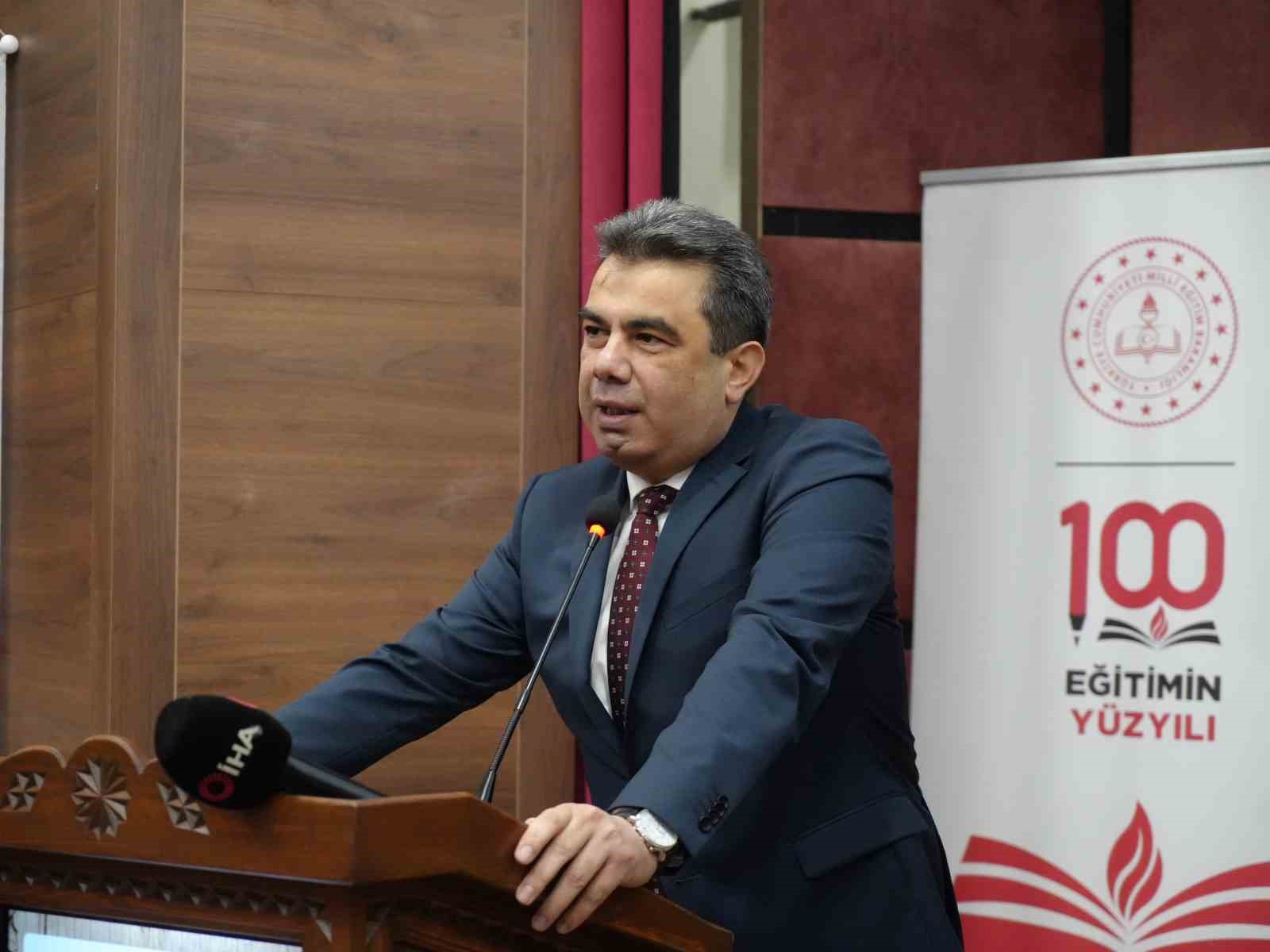 Vali Meftun Dallı: "Merakı olanlar birazcık fedakarlık yaparsa bu sanatlarımızı kaybetmemiş oluruz"
