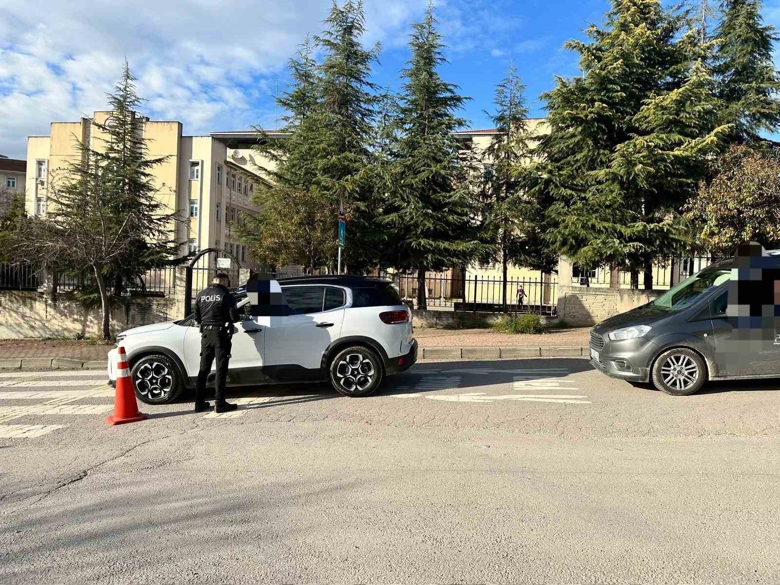 Kocaeli’de güvenli okul denetiminde aranan şahıs yakalandı