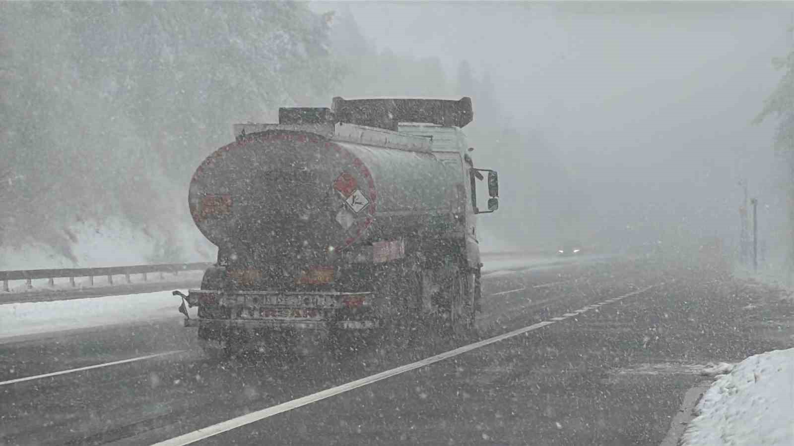 Bolu Dağı’nda kar yağışı sürüyor
