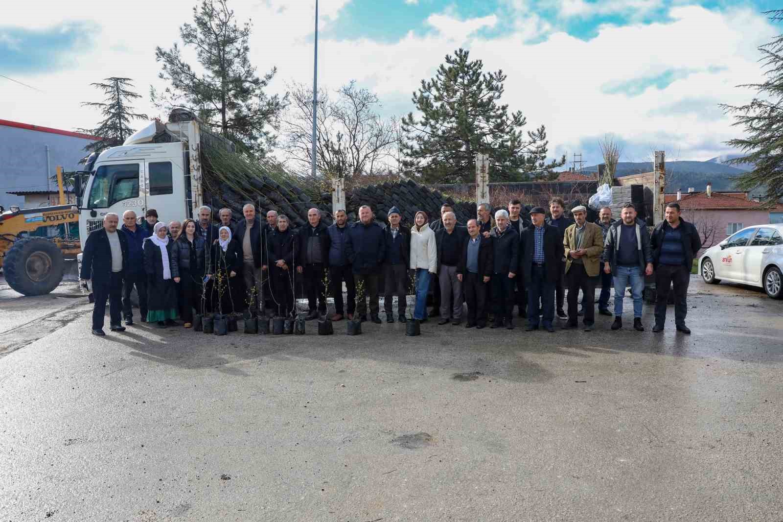 Bursa B&uuml;y&uuml;kşehir&rsquo;le kırsal b&uuml;y&uuml;yor, &ccedil;ift&ccedil;i g&uuml;&ccedil;leniyor
