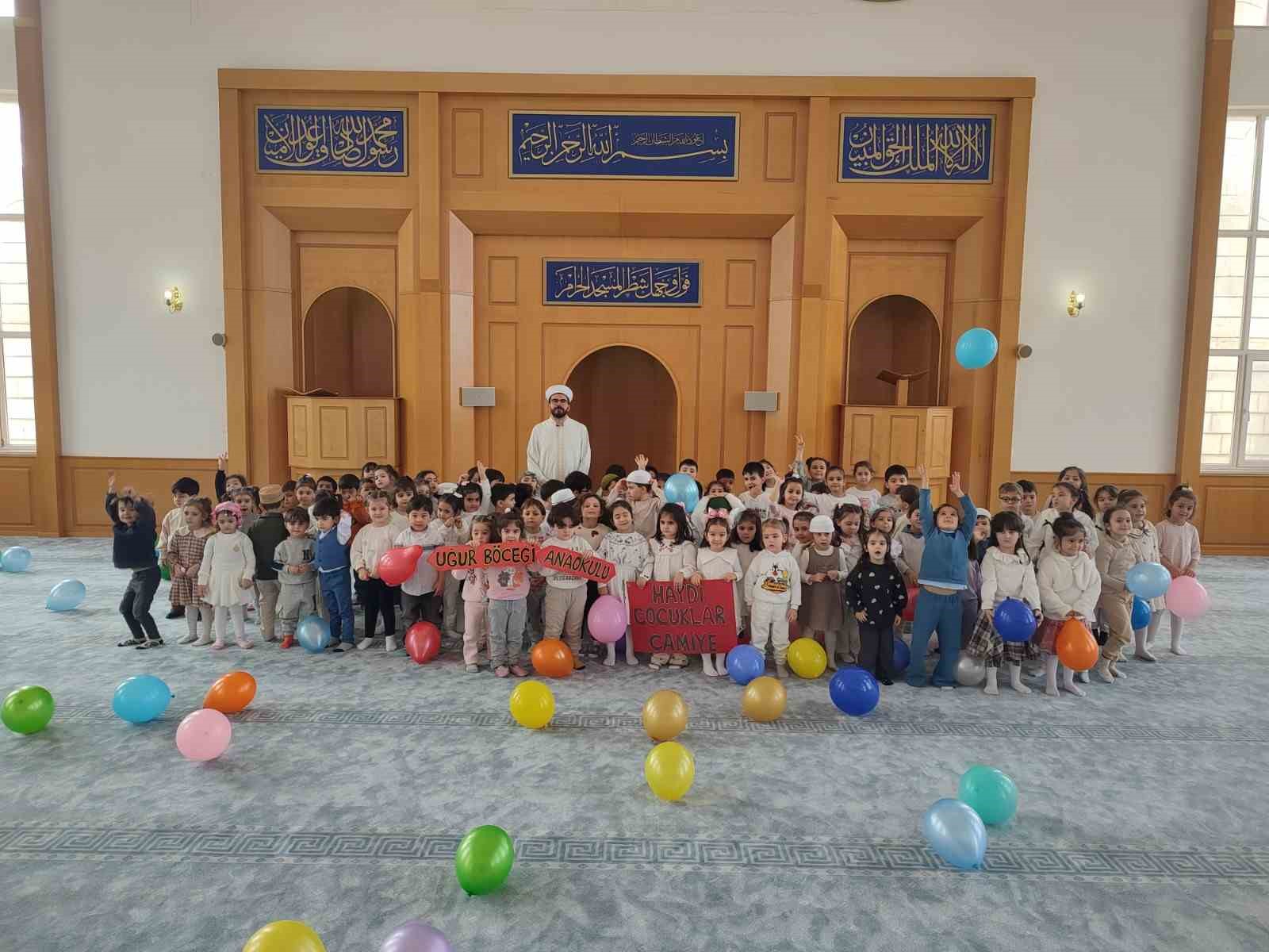 Sivas’ta minik yürekler Ramazan’ın manevi iklimini camide yaşadı