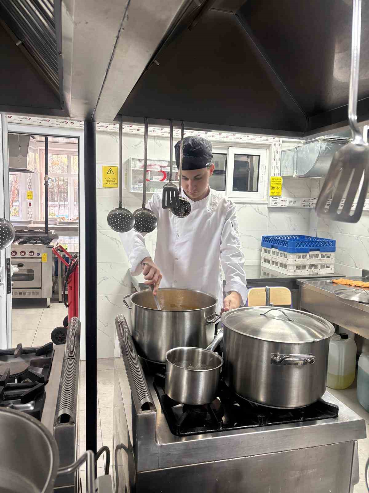 Bornova MTAL&rsquo;de geleneksel iftar sofrası kuruldu
