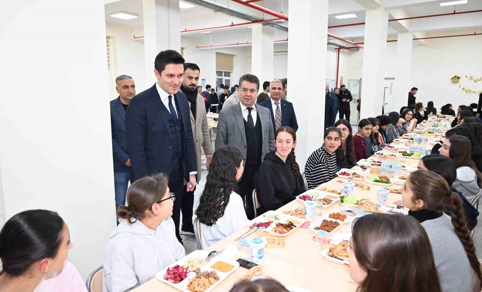 Kaymakam Çakır, fen lisesi öğrencileriyle iftarda buluştu
