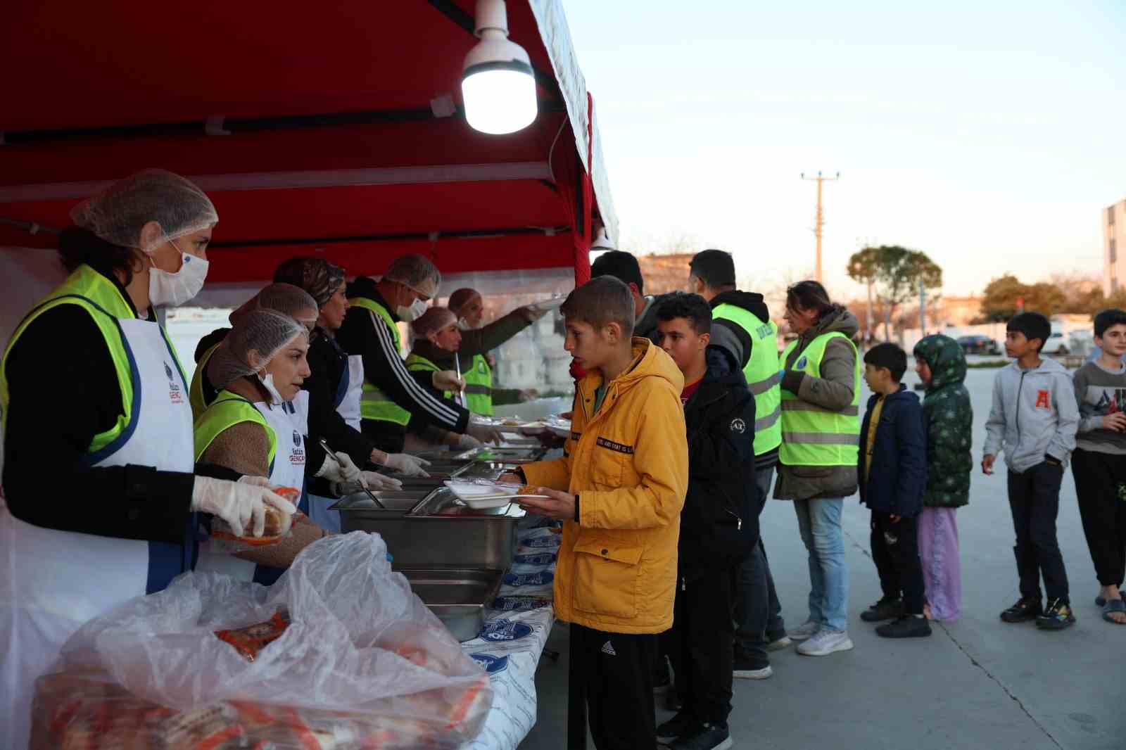 Başkan Gen&ccedil;ay: "Sofralarımız paylaştık&ccedil;a g&uuml;zelleşiyor"
