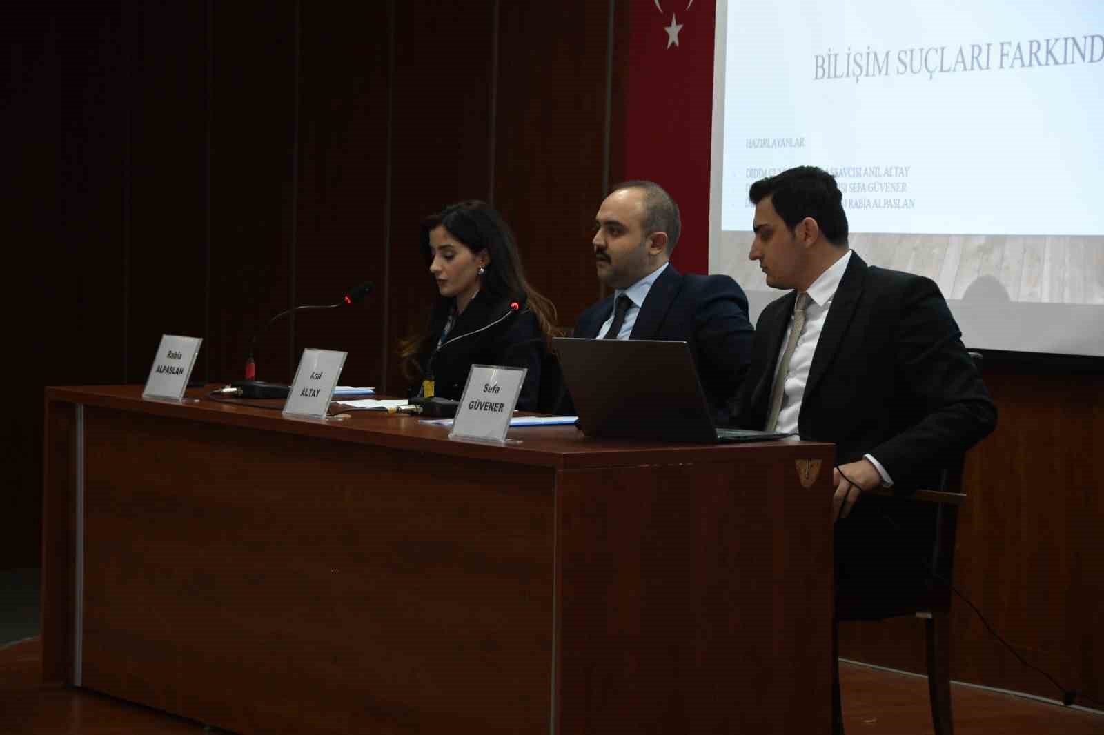 &Uuml;niversite &ouml;ğrencileri dolandırıcılığa karşı bilgilendirildi
