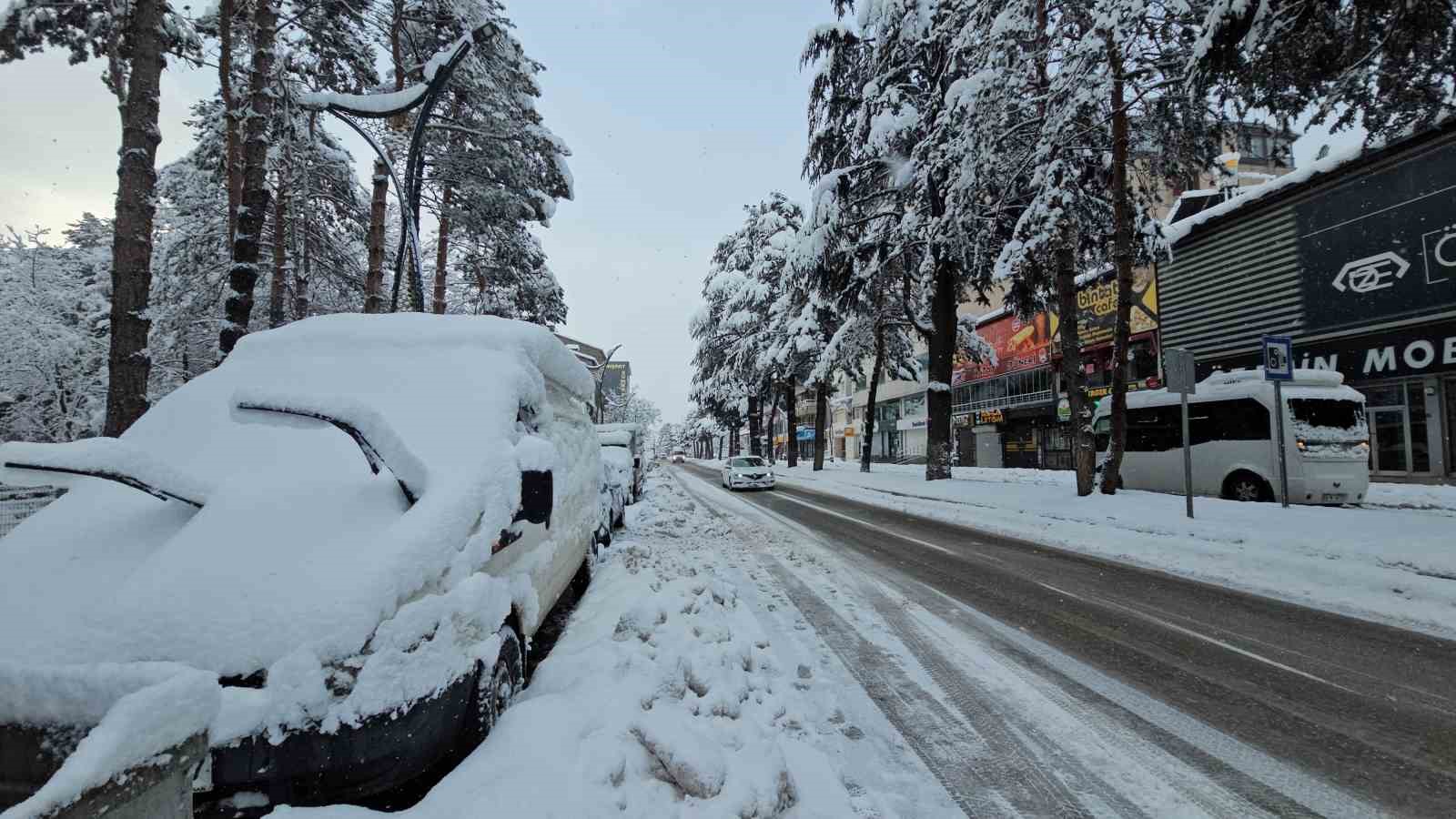 Karın başkenti Bitlis&rsquo;te kış geri geldi
