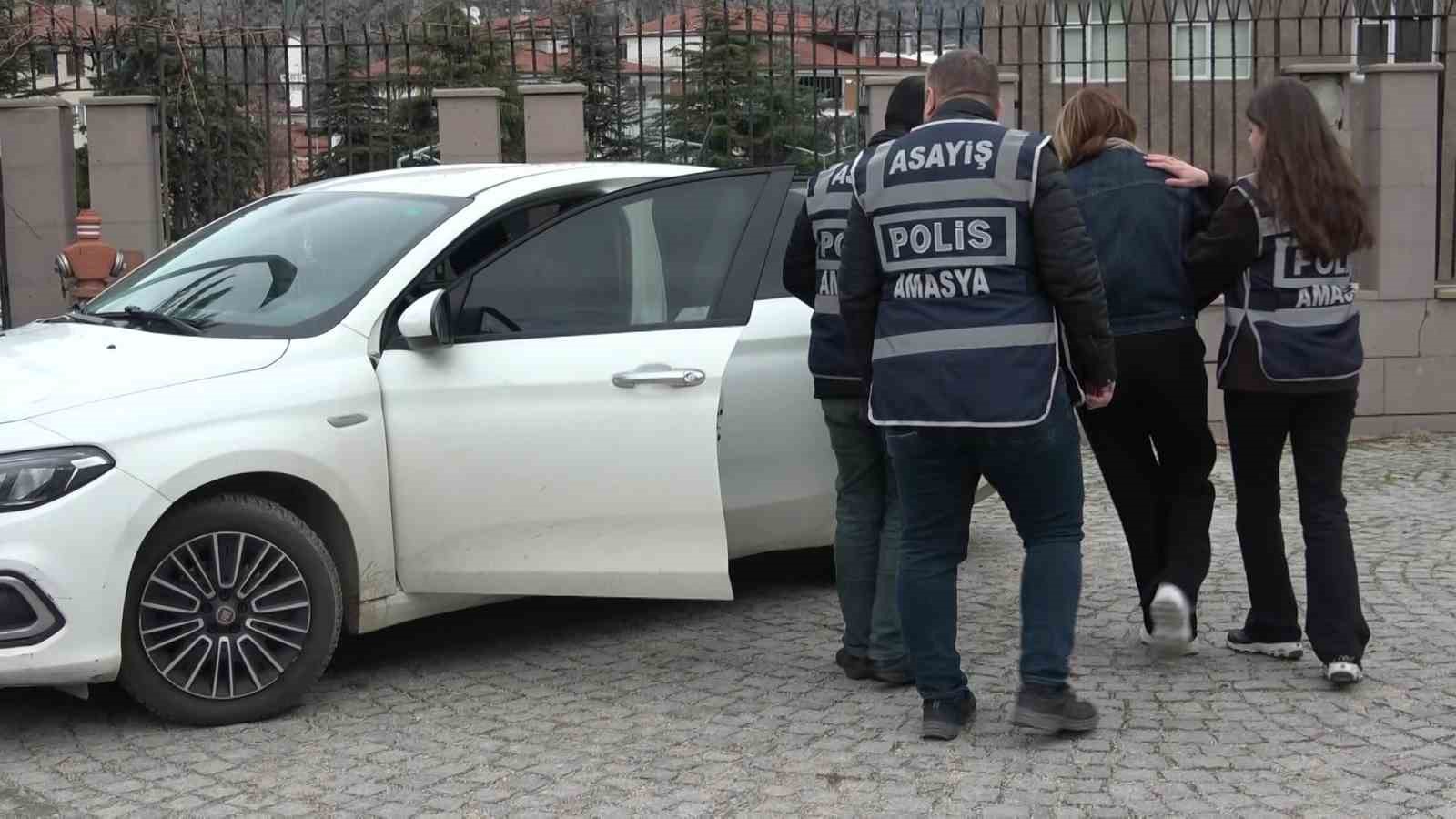 Kredi kartlarını kopyalayarak 2 milyon liradan fazla vurgun yaptılar