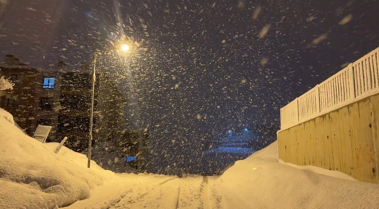 Y&uuml;ksekova&rsquo;da kar kalınlığı 15 santimetreye ulaştı
