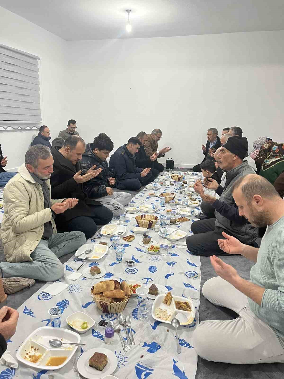 Kaymakam Kılı&ccedil;, yangından etkilenen vatandaşlarla bir araya geldi
