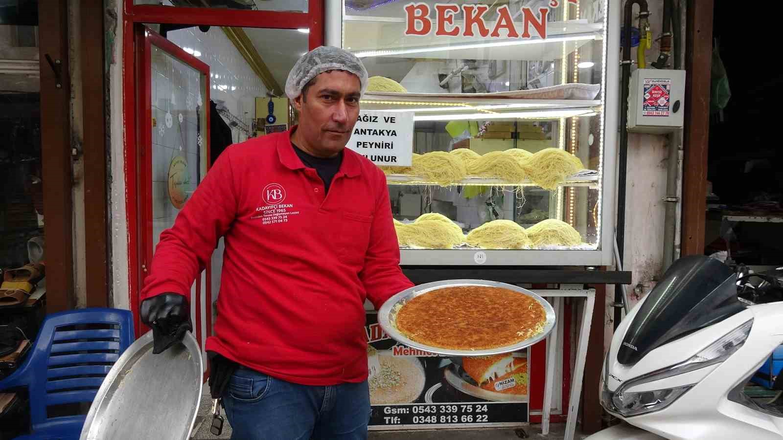 Makine &uuml;retimine karşı el d&ouml;k&uuml;m&uuml; kadayıf
