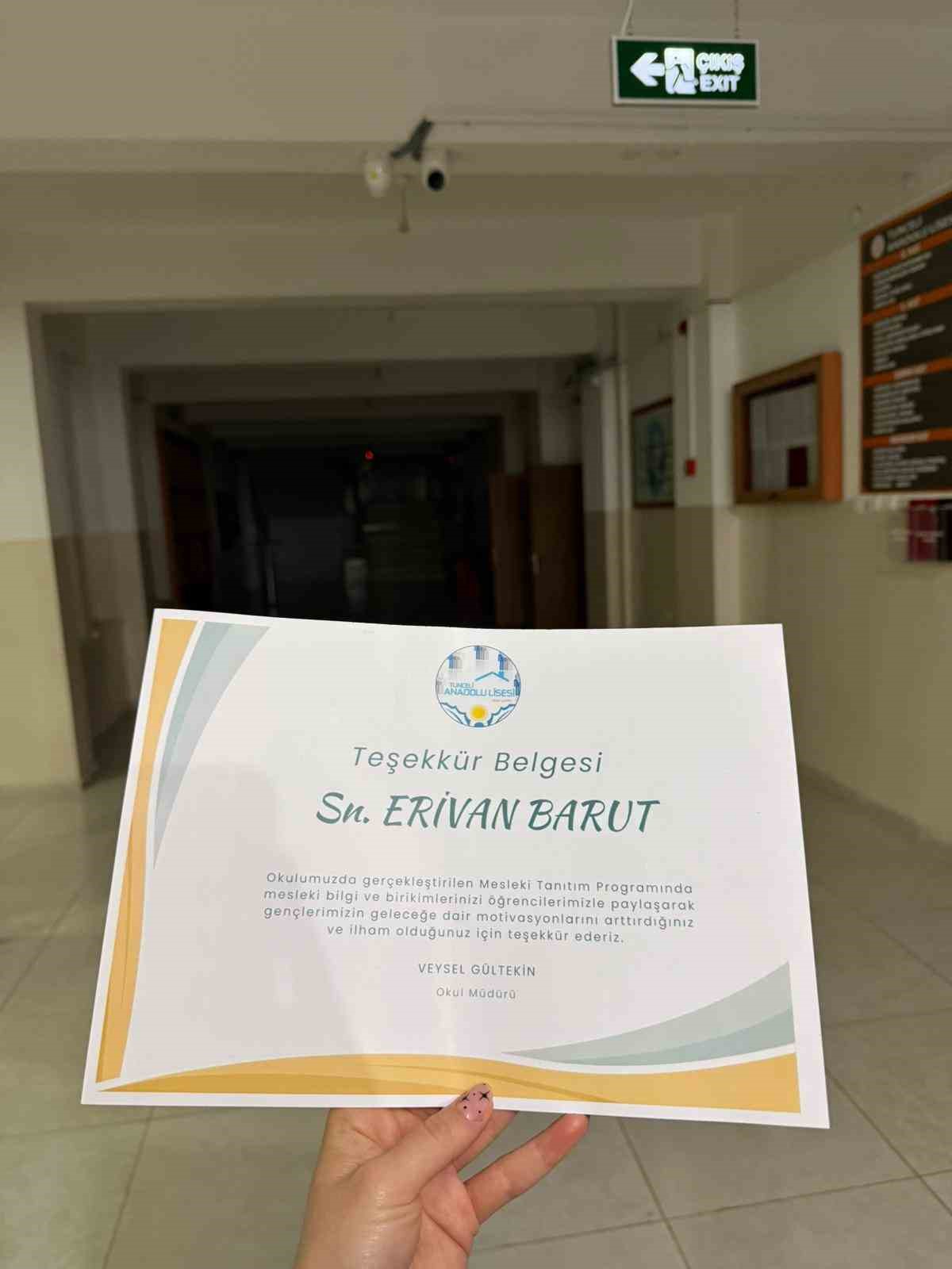 Avrupa ve d&uuml;nya şampiyonu Erivan Barut, mezun olduğu okulda &ouml;ğrencilerle buluştu
