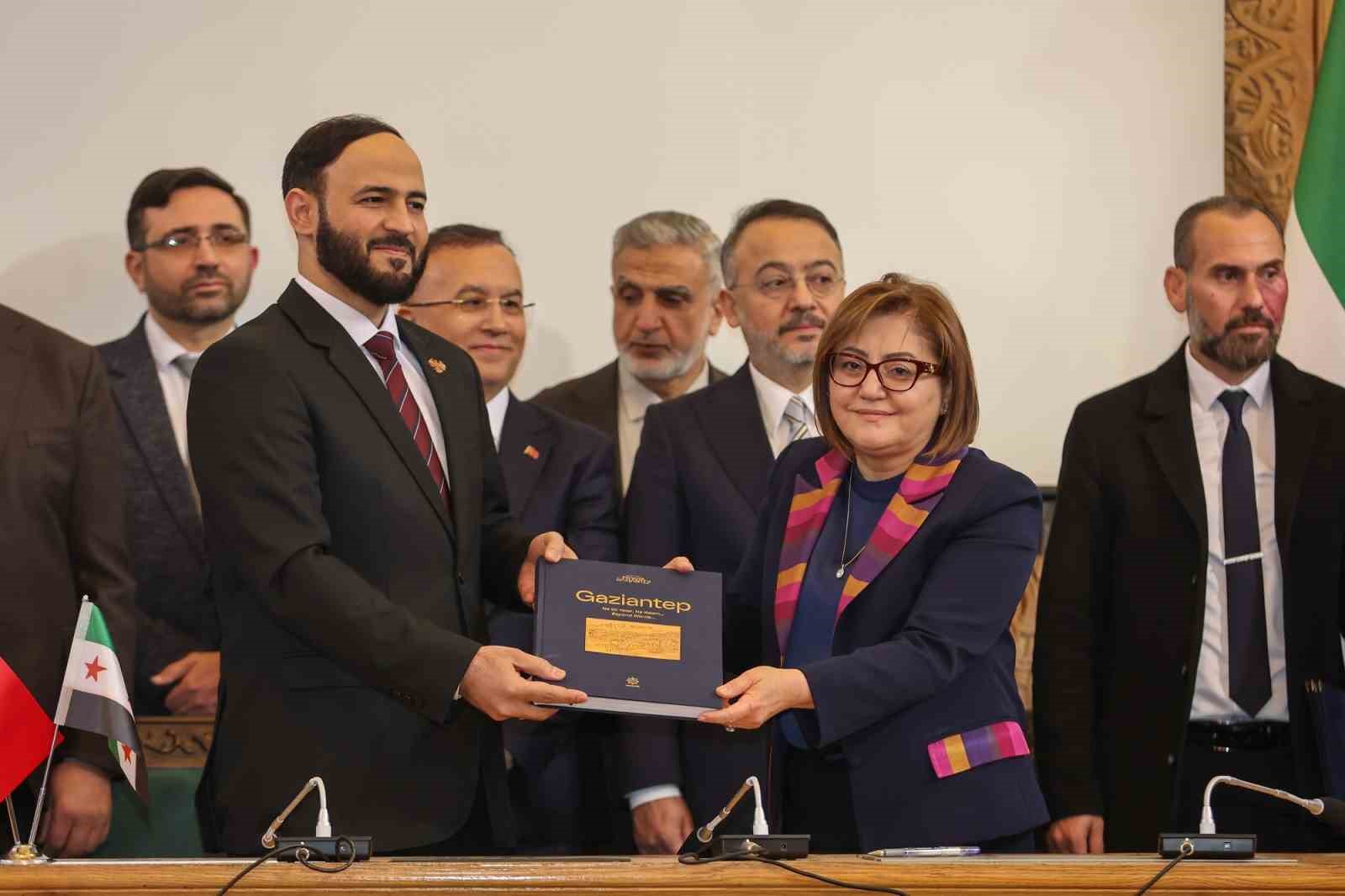 Gaziantep B&uuml;y&uuml;kşehir&rsquo;den Halep&rsquo;e yeşil alan ve ulaşım desteği
