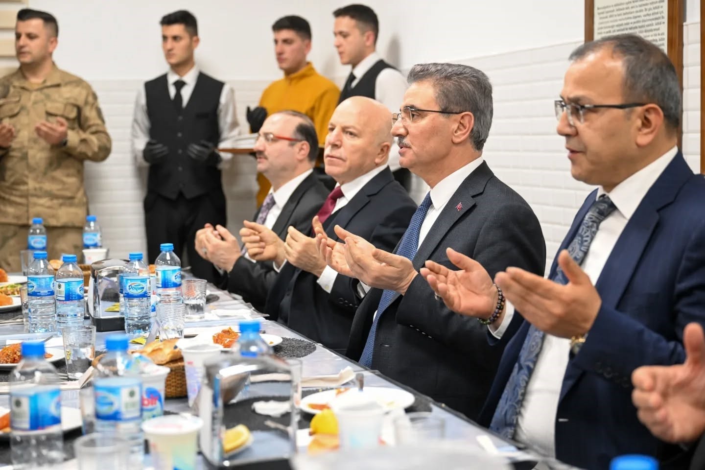 Mehmet&ccedil;ikle iftar yaptılar
