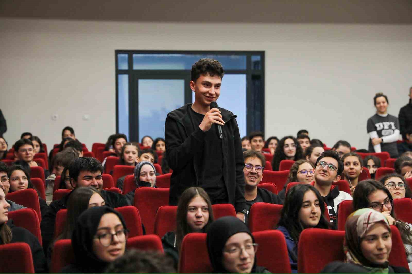 Başkan &Ouml;zl&uuml; Fen Lisesi &ouml;ğrencileri ile bir araya geldi
